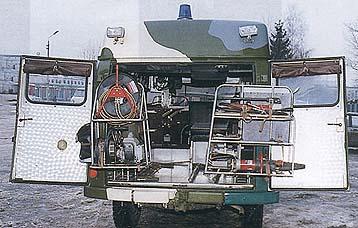 Машина РСМ-41-02 (вид сзади) имеет большой набор гидравлического и пневматического аварийного инстру